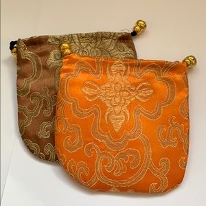Pouches to store jewelry